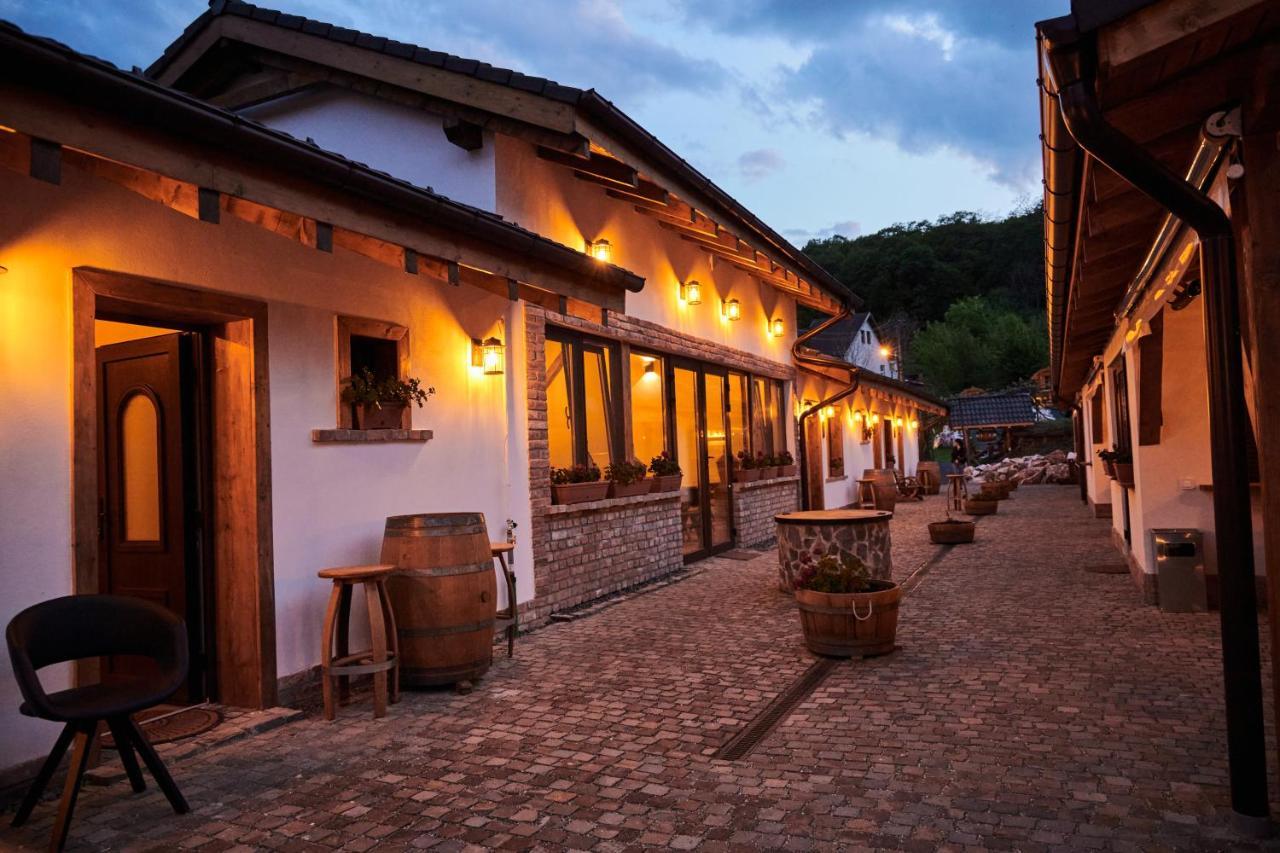 Complex Butoaiele Transilvaniei - Cazare & Spa - Natura - Relaxare Medias Luaran gambar