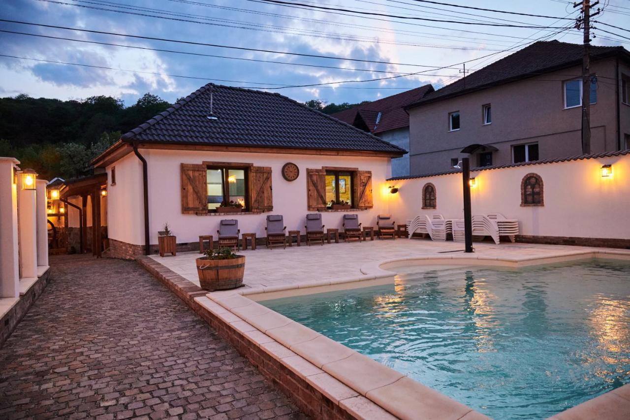 Complex Butoaiele Transilvaniei - Cazare & Spa - Natura - Relaxare Medias Luaran gambar