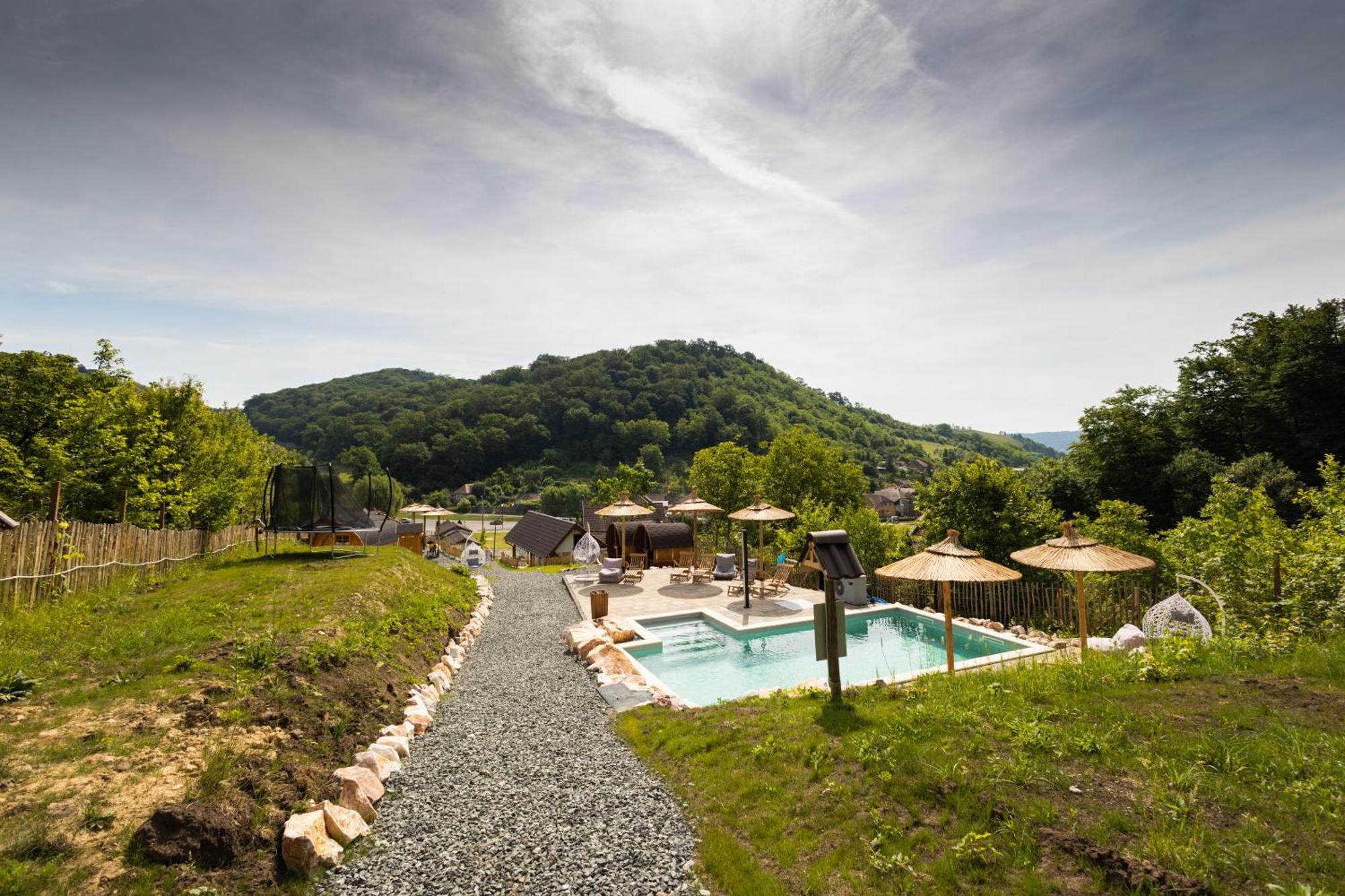 Complex Butoaiele Transilvaniei - Cazare & Spa - Natura - Relaxare Medias Luaran gambar